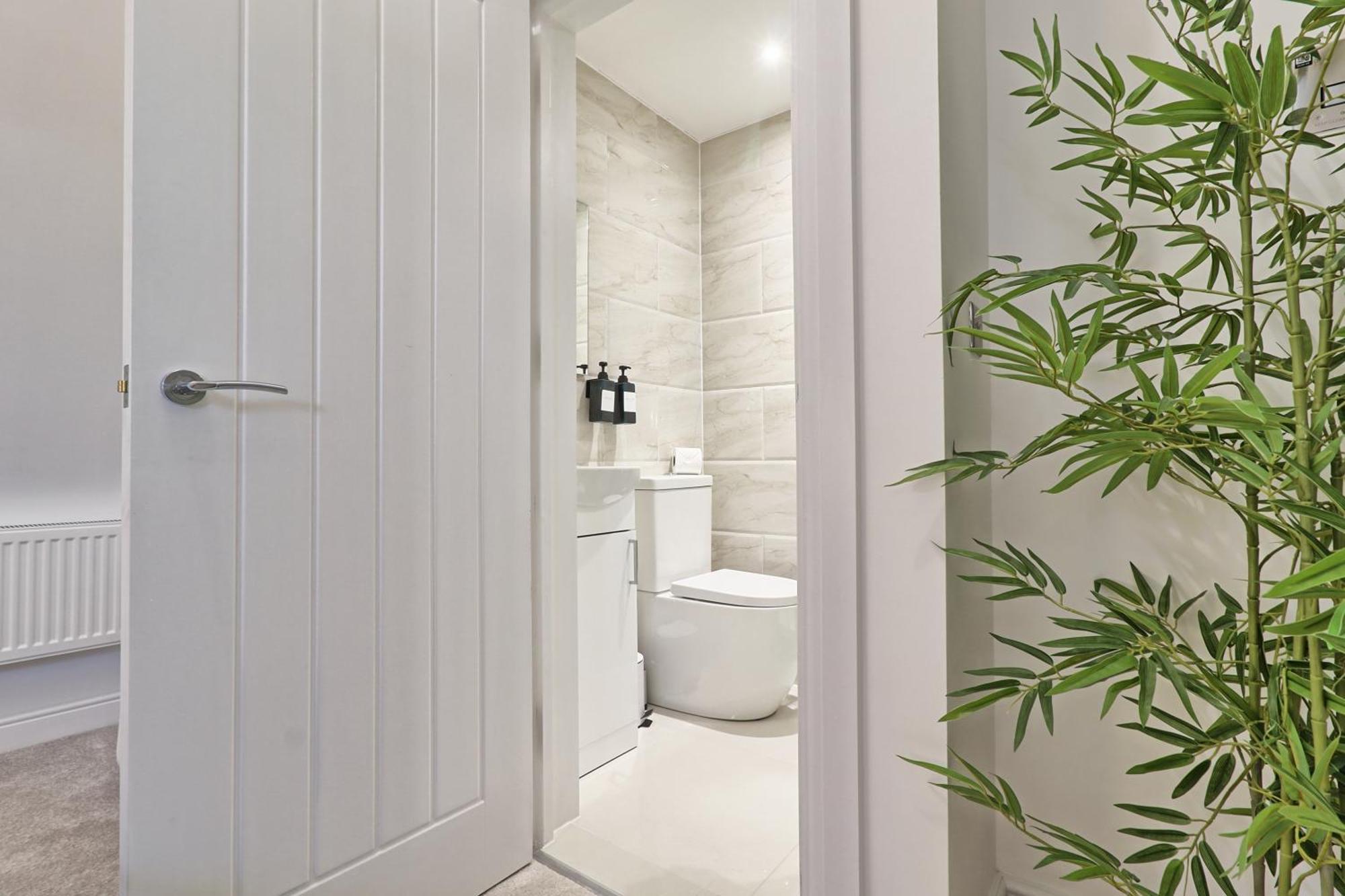 Writtle Massive 4 Bedroom Apartment With Parking In Gorgeous Countryside Location & Short Drive To Chelmsford City Centre Contractors Welcome Екстер'єр фото