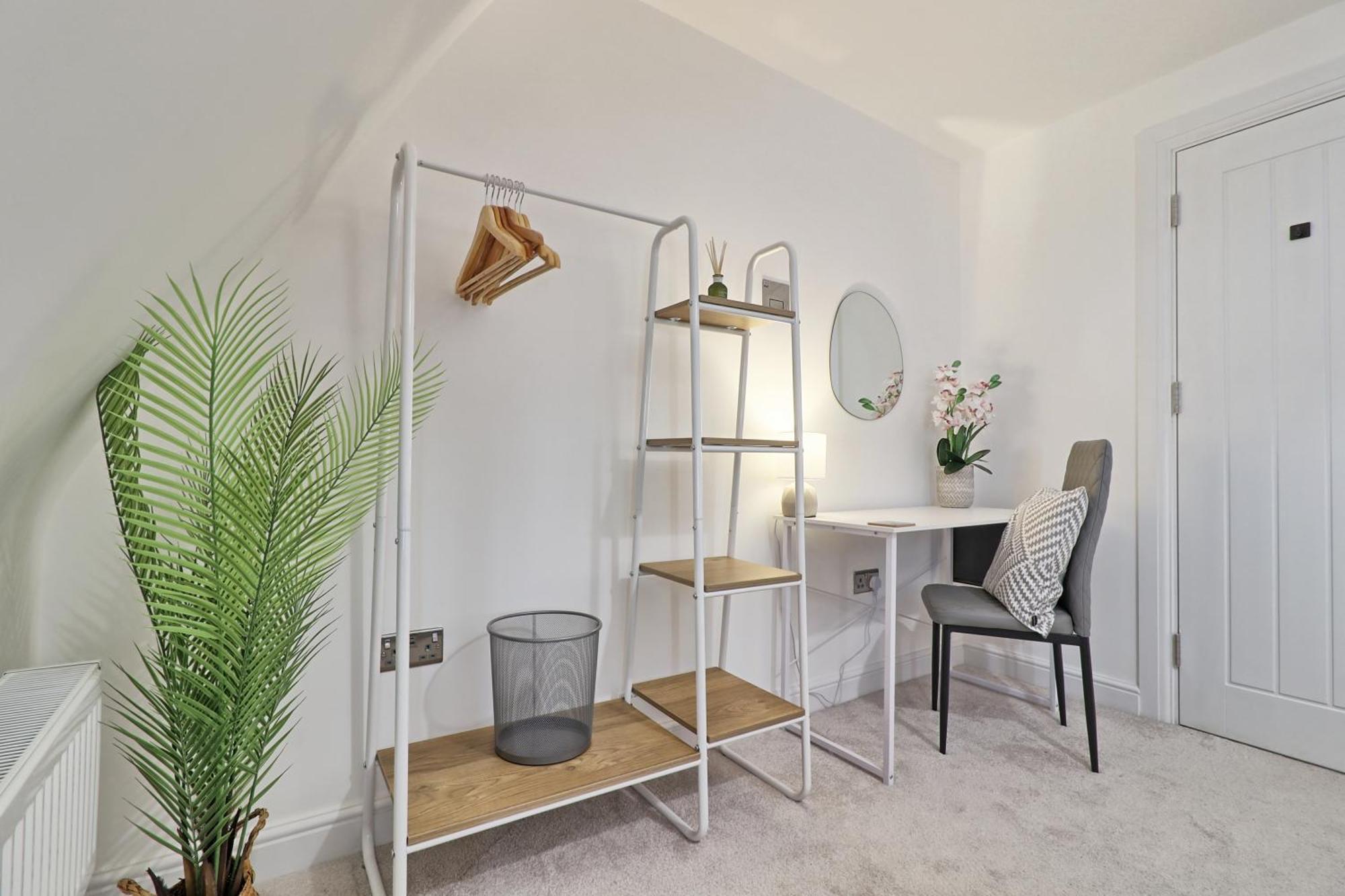 Writtle Massive 4 Bedroom Apartment With Parking In Gorgeous Countryside Location & Short Drive To Chelmsford City Centre Contractors Welcome Екстер'єр фото