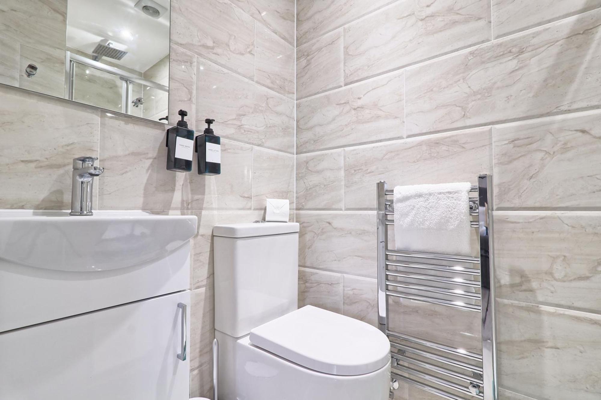 Writtle Massive 4 Bedroom Apartment With Parking In Gorgeous Countryside Location & Short Drive To Chelmsford City Centre Contractors Welcome Екстер'єр фото