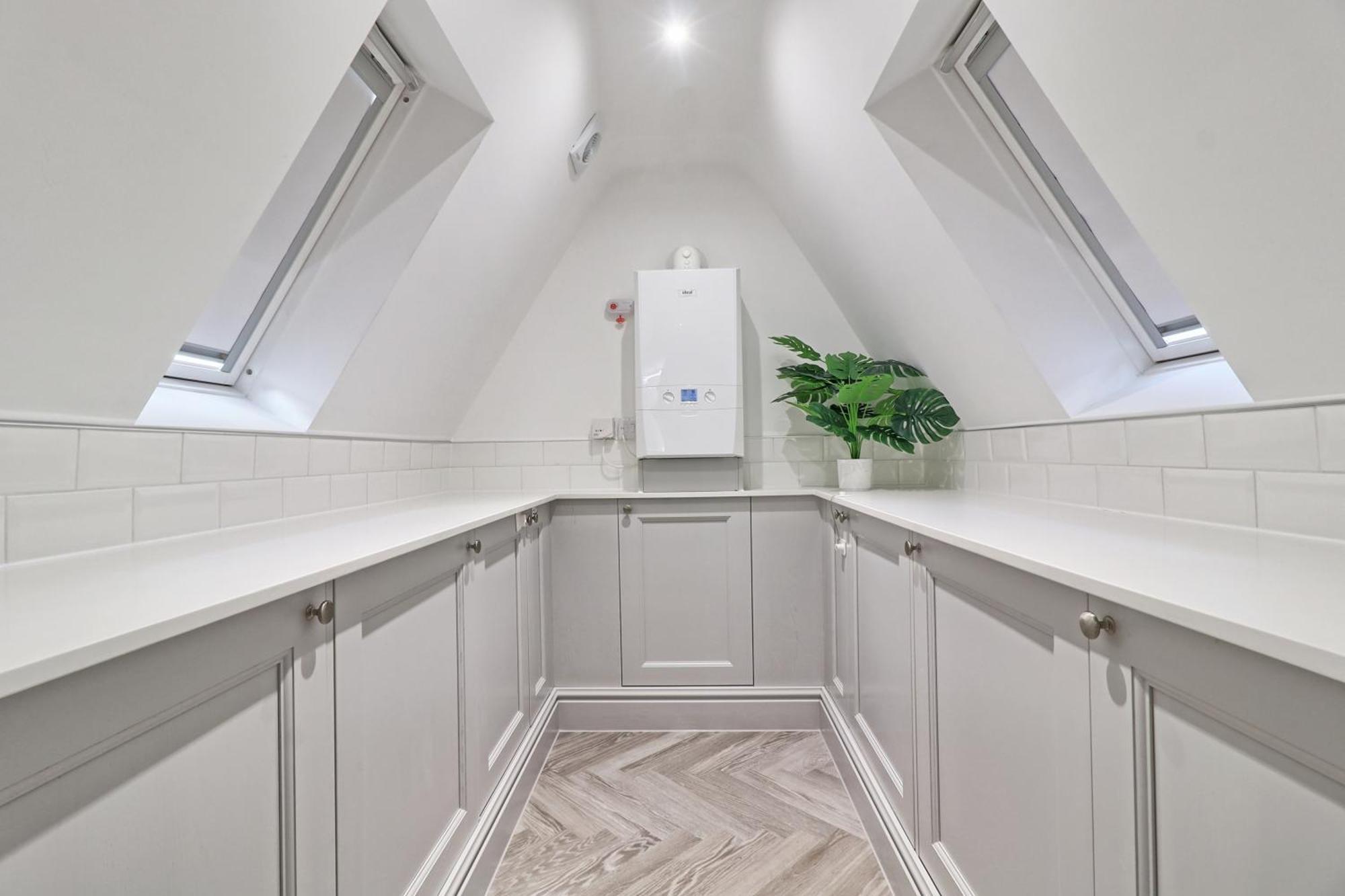 Writtle Massive 4 Bedroom Apartment With Parking In Gorgeous Countryside Location & Short Drive To Chelmsford City Centre Contractors Welcome Екстер'єр фото