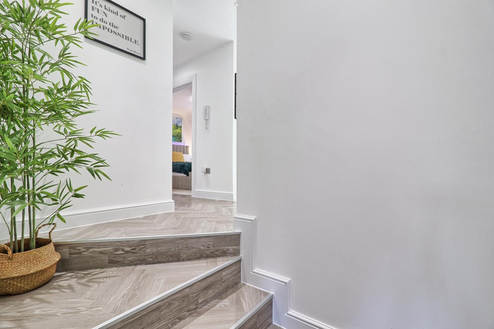 Writtle Massive 4 Bedroom Apartment With Parking In Gorgeous Countryside Location & Short Drive To Chelmsford City Centre Contractors Welcome Екстер'єр фото