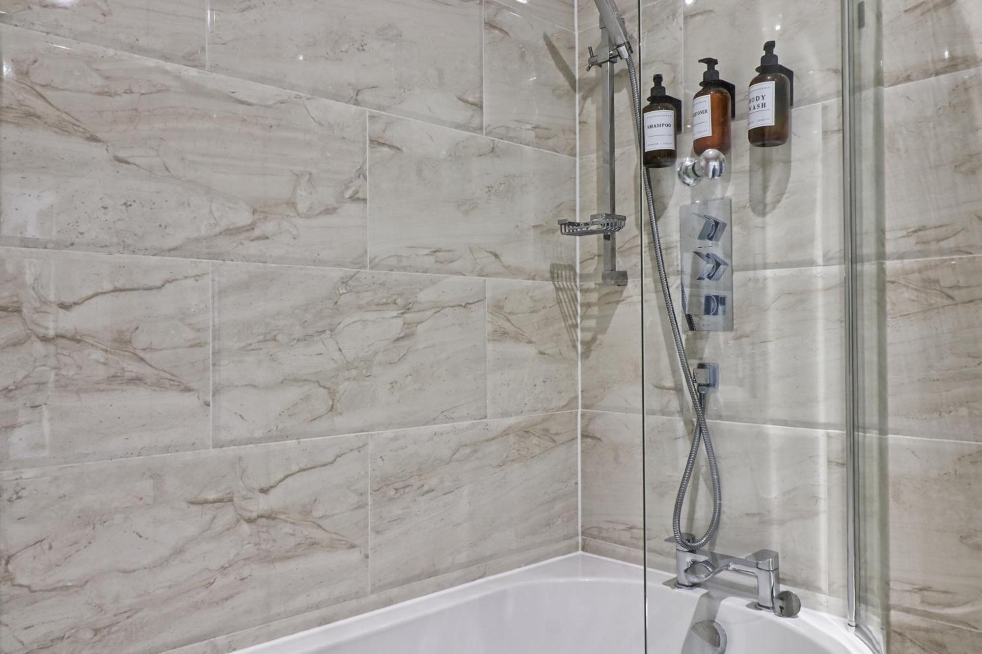 Writtle Massive 4 Bedroom Apartment With Parking In Gorgeous Countryside Location & Short Drive To Chelmsford City Centre Contractors Welcome Екстер'єр фото