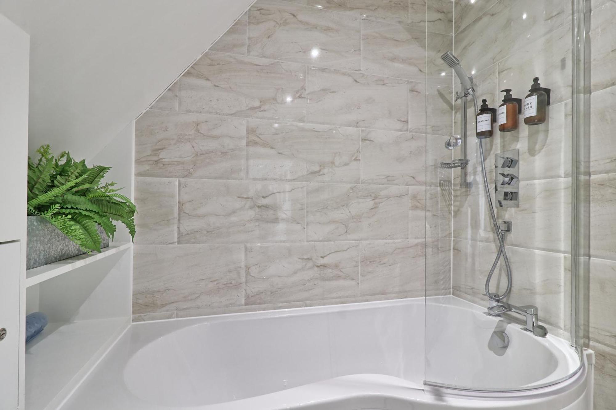 Writtle Massive 4 Bedroom Apartment With Parking In Gorgeous Countryside Location & Short Drive To Chelmsford City Centre Contractors Welcome Екстер'єр фото